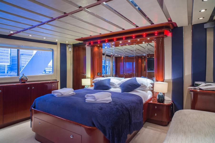 Hotel Absolute Pleasure Yacht à Londres Extérieur photo