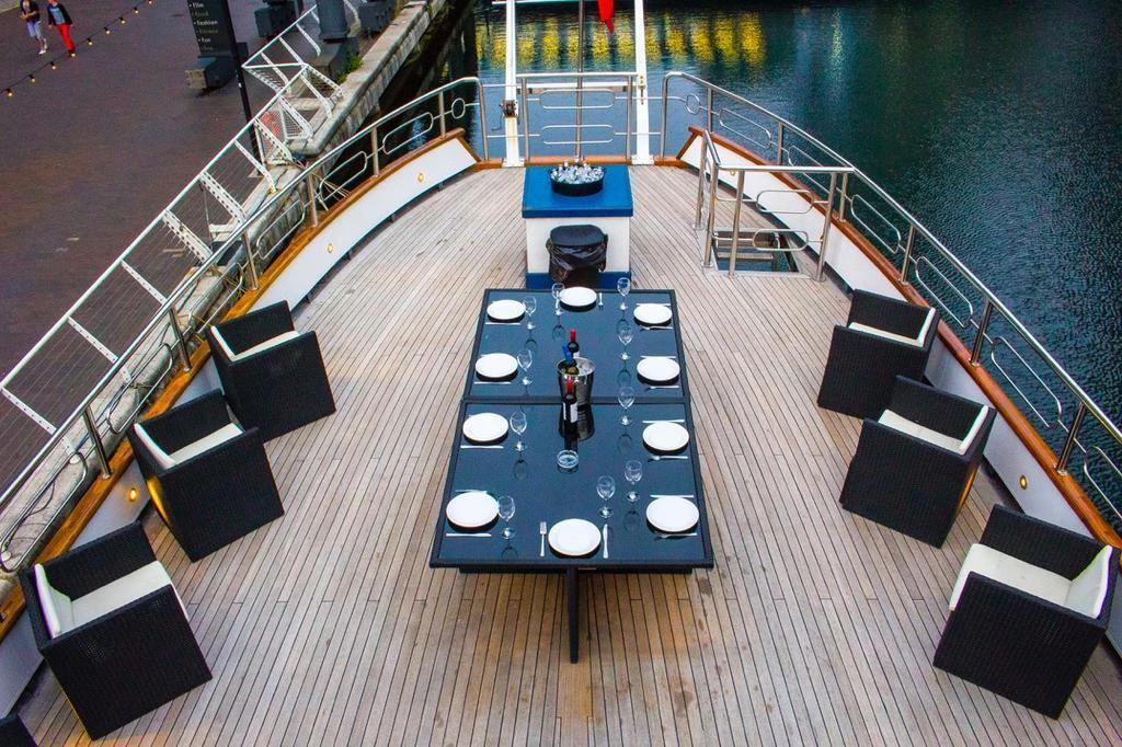 Hotel Absolute Pleasure Yacht à Londres Extérieur photo