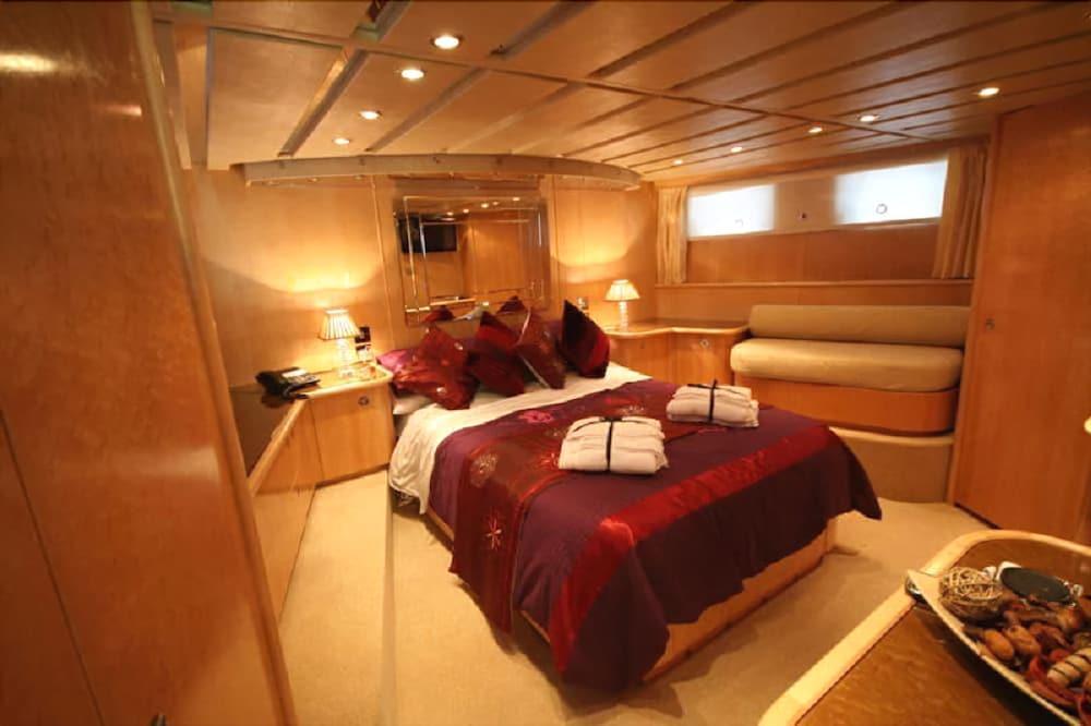 Hotel Absolute Pleasure Yacht à Londres Extérieur photo